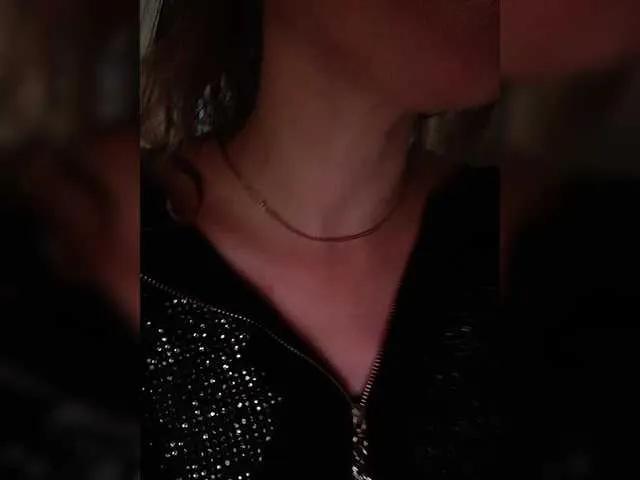 Offline Alenushka888 on BongaCams