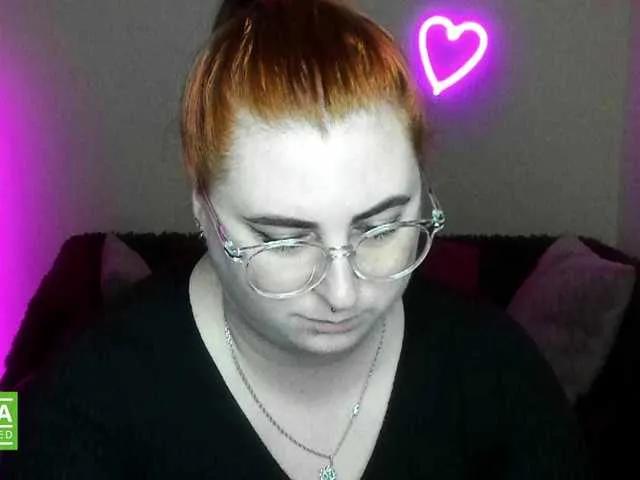 Freechat Aliciaredluv on BongaCams