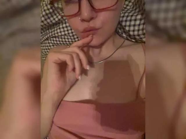 Offline alisonriot on BongaCams