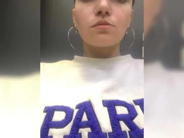 Offline alisonriot on BongaCams