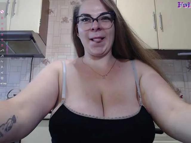 Offline CarolinaDiamond33 on BongaCams