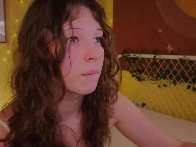 CherryLea — I`m a sweet, down-to-earty girl who loves attention and admiring looks from the crowd. I hope we`ll like each other become best friends!