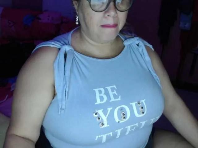 Offline ElizabethTaylor8 on BongaCams