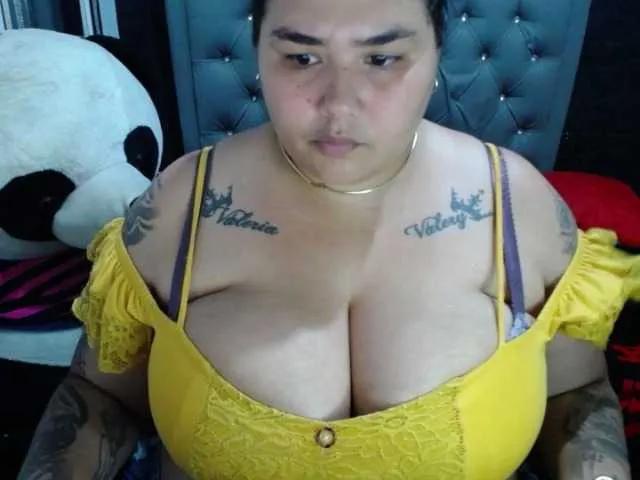 Offline GabiBigBoobs on BongaCams