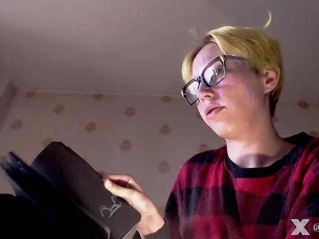 Offline HazeRaziel on BongaCams