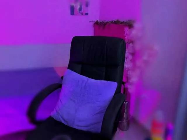 BongaCams LauraR is Freechat LauraR — I'm turned on by intense glances and good conversations that slowly raise the temperature.