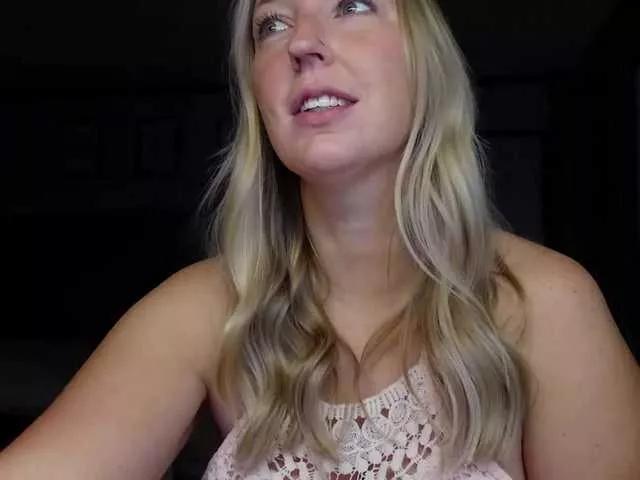 Freechat lucyallen4201 on BongaCams