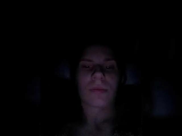 Freechat me-la-nia19 on BongaCams