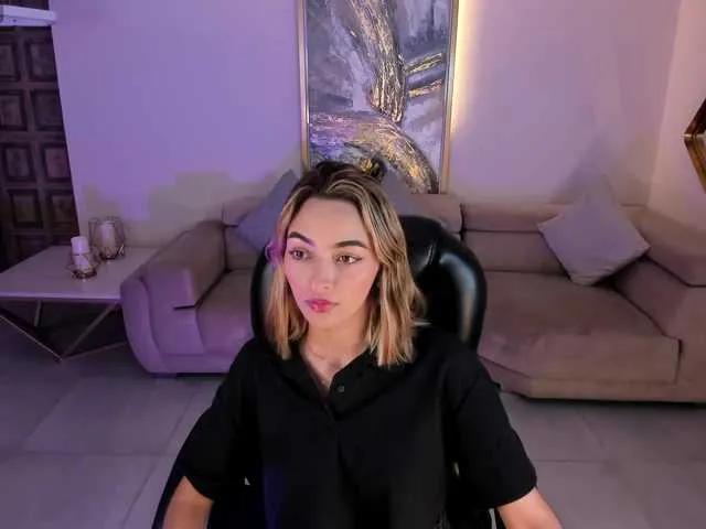 BongaCams MelissaMoore is Freechat MelissaMoore — Intelligence and passion, smart men turn me ON!