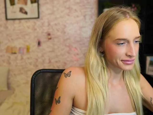 Offline NicoletteShea01 on BongaCams