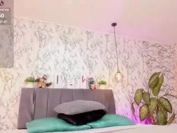 Freechat aihnoa_split on Chaturbate