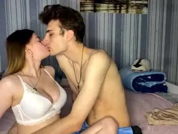 Freechat emiliacouple on Chaturbate