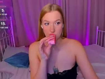 Freechat hollyylee on Chaturbate