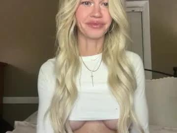 karabearr — Karabearr's room  topless at 2k tokens