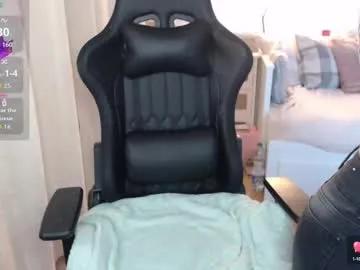 lara_c_rau — Take pants/short off [68 tokens left]