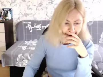 Freechat malenamila on Chaturbate