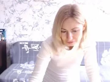 Freechat malenamila on Chaturbate