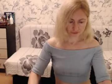 Freechat malenamila on Chaturbate