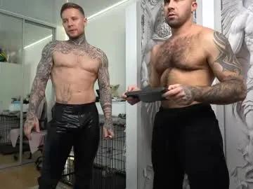 nick_howlenxx — naked hugs 3 guys  #lovense #muscle #cum #bigass #uncut [555 tokens remaining]