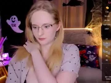 Freechat sheslinki on Chaturbate