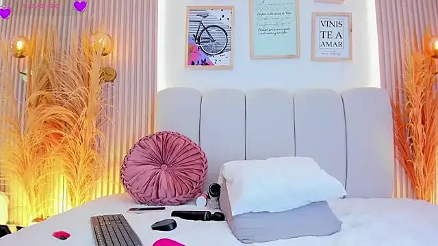 Freechat carolriveraa_ on StripChat