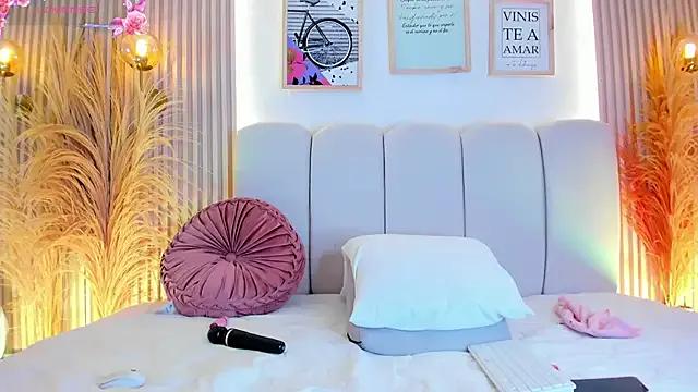 Freechat carolriveraa_ on StripChat