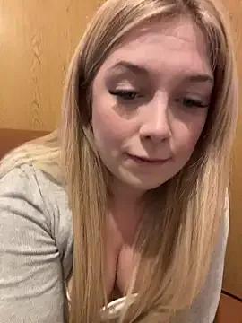 Freechat CherryAuroraa on StripChat