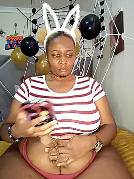 Freechat CocoBootyyy on StripChat