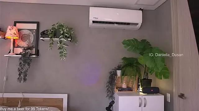 Freechat DaniDusan_ on StripChat