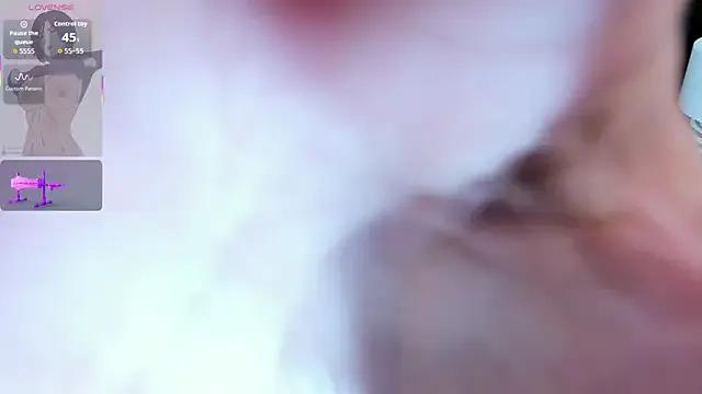 Freechat doll_bella_ on StripChat