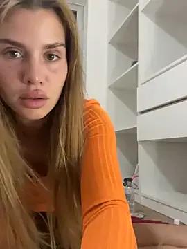 Freechat EmiliaCatalina on StripChat