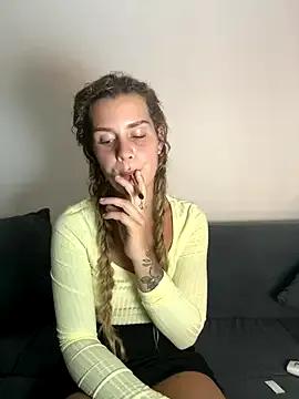 Freechat EmiliaCatalina on StripChat