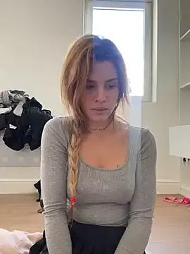 Freechat EmiliaCatalina on StripChat