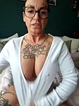 Freechat EmilyDiazofficial on StripChat