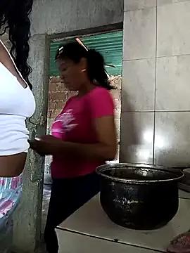 Fernanda30 — Tetas de mami grande y jugosas leche de