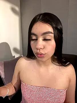Freechat Karina16_pink on StripChat