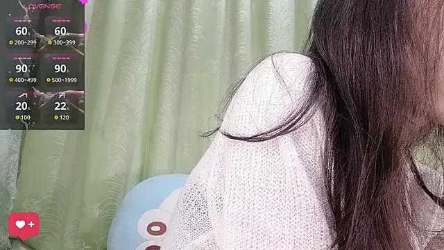 Freechat kindbee on StripChat