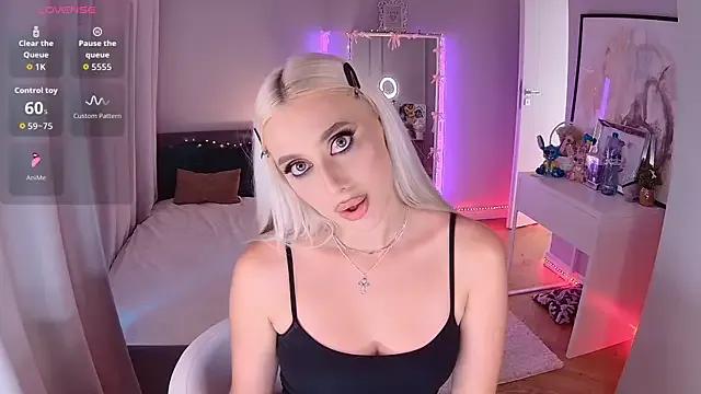 Freechat LoryWood on StripChat