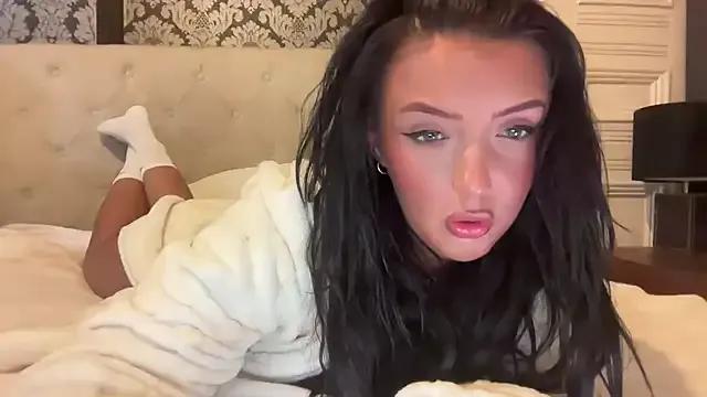 Group LucyLuxee19 on StripChat