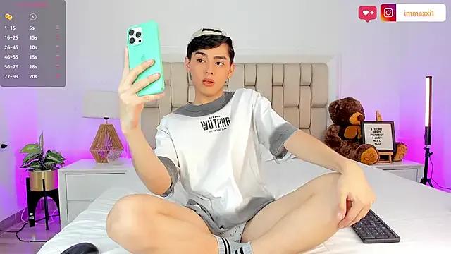 Maxi_little — mysterious closeup