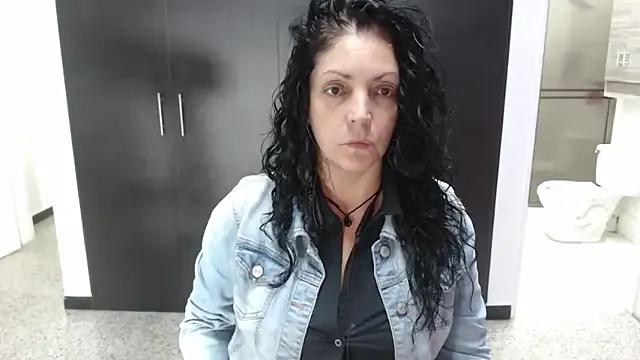 Freechat mijal_queen on StripChat