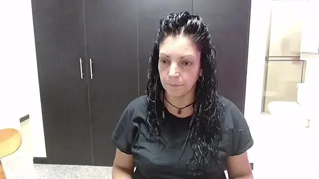 Freechat mijal_queen on StripChat