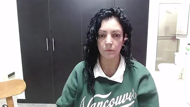 Freechat mijal_queen on StripChat