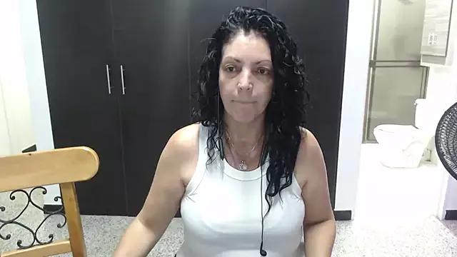 Freechat mijal_queen on StripChat