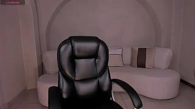 NataliaGaret on StripChat 