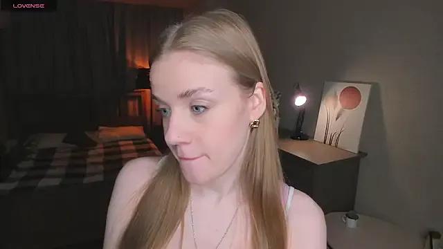 StripChat OdellaFrake is Freechat OdellaFrake — let's look at my sexy bra