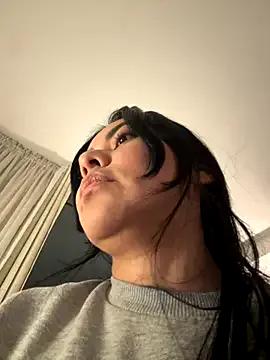 Freechat PetitLumiere on StripChat