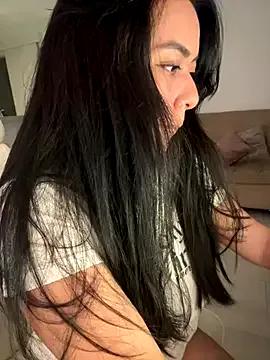 Freechat PetitLumiere on StripChat