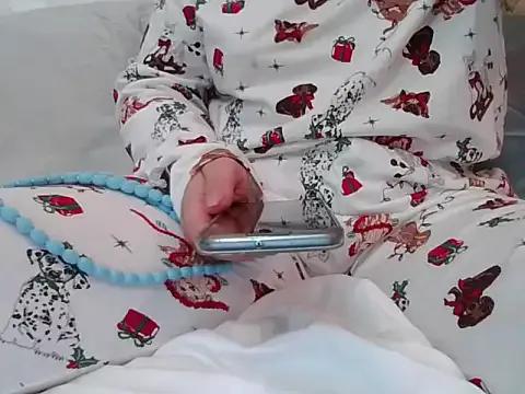 Freechat RealLittleRedRidingHood on StripChat