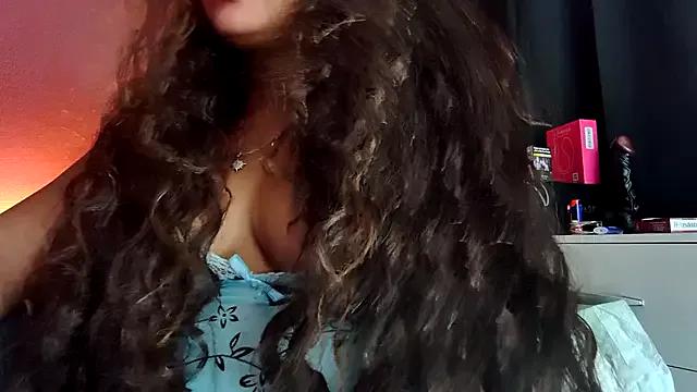 Freechat rosesdesiles on StripChat